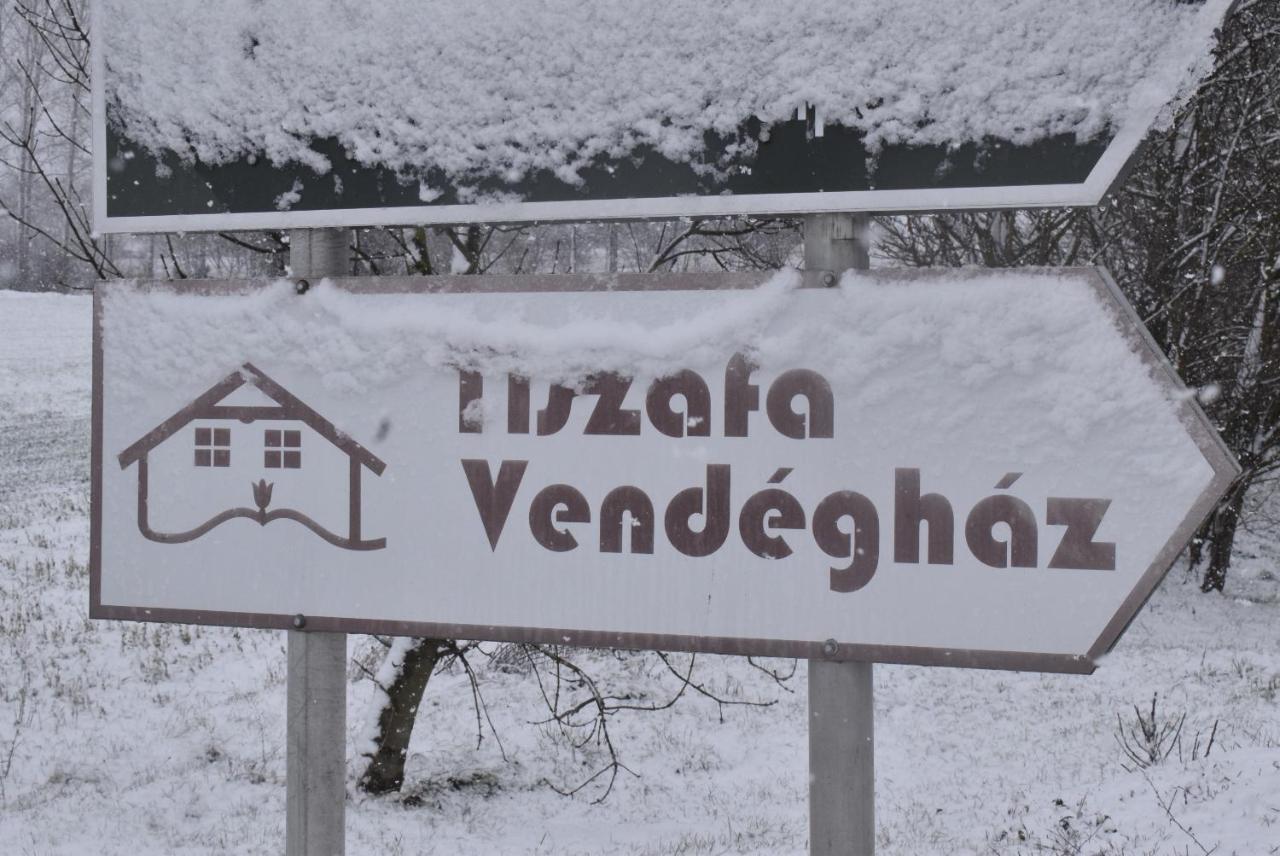 Hotel Tiszafa Vendeghaz Szentgál Zewnętrze zdjęcie